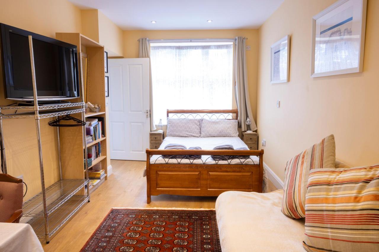 London Vegetarian Smoke & Pet Free En-Suite With Ev Parking Эджвар Экстерьер фото