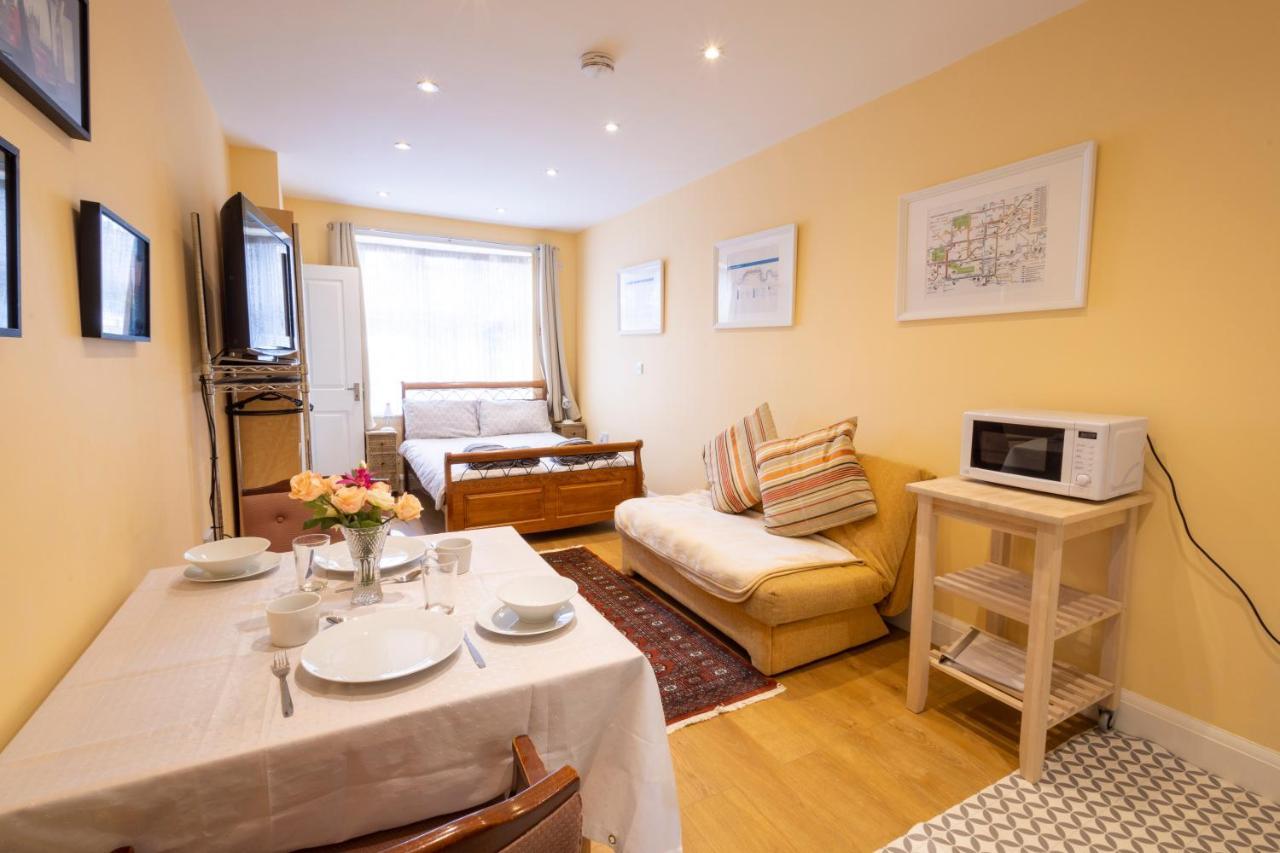 London Vegetarian Smoke & Pet Free En-Suite With Ev Parking Эджвар Экстерьер фото
