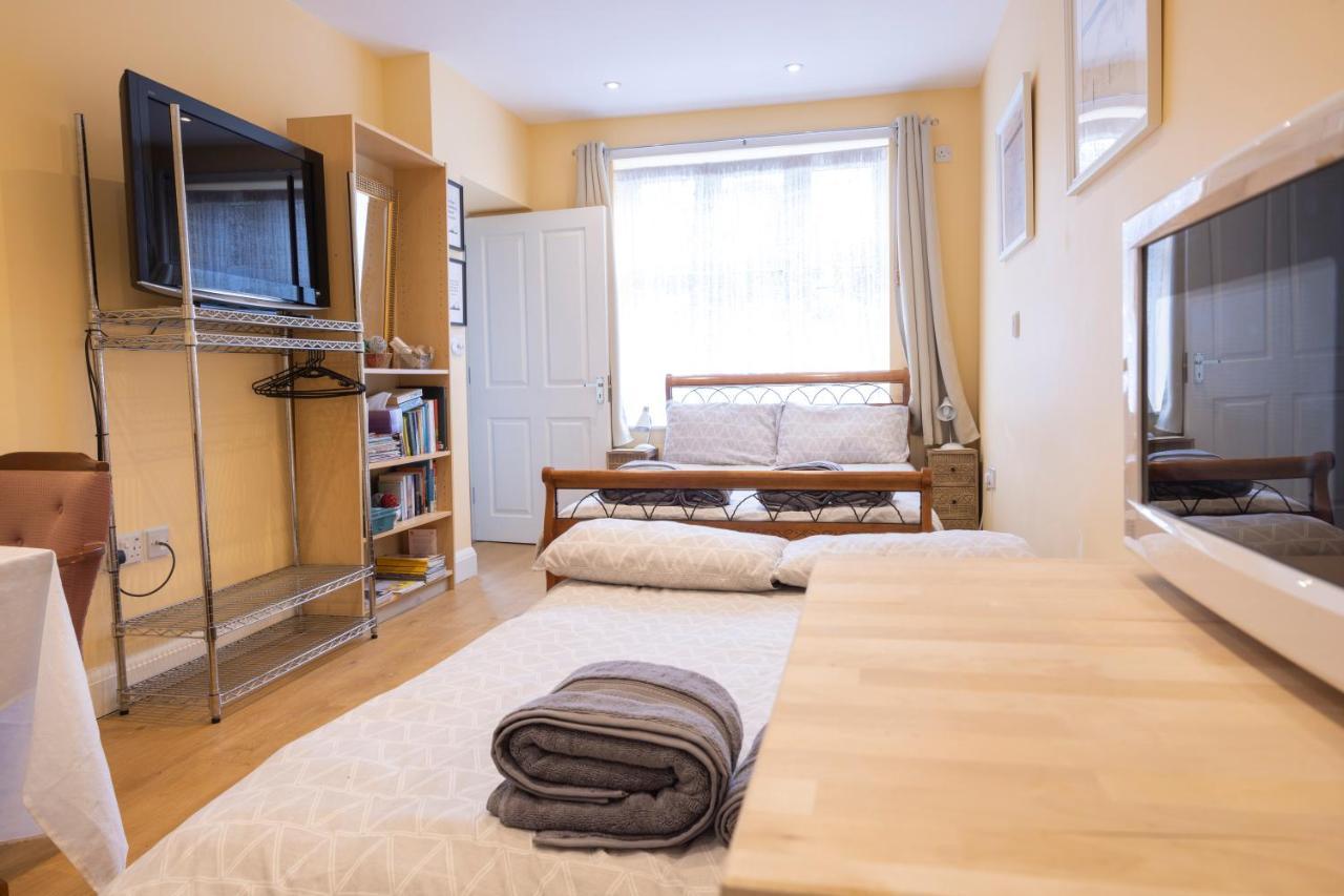 London Vegetarian Smoke & Pet Free En-Suite With Ev Parking Эджвар Экстерьер фото