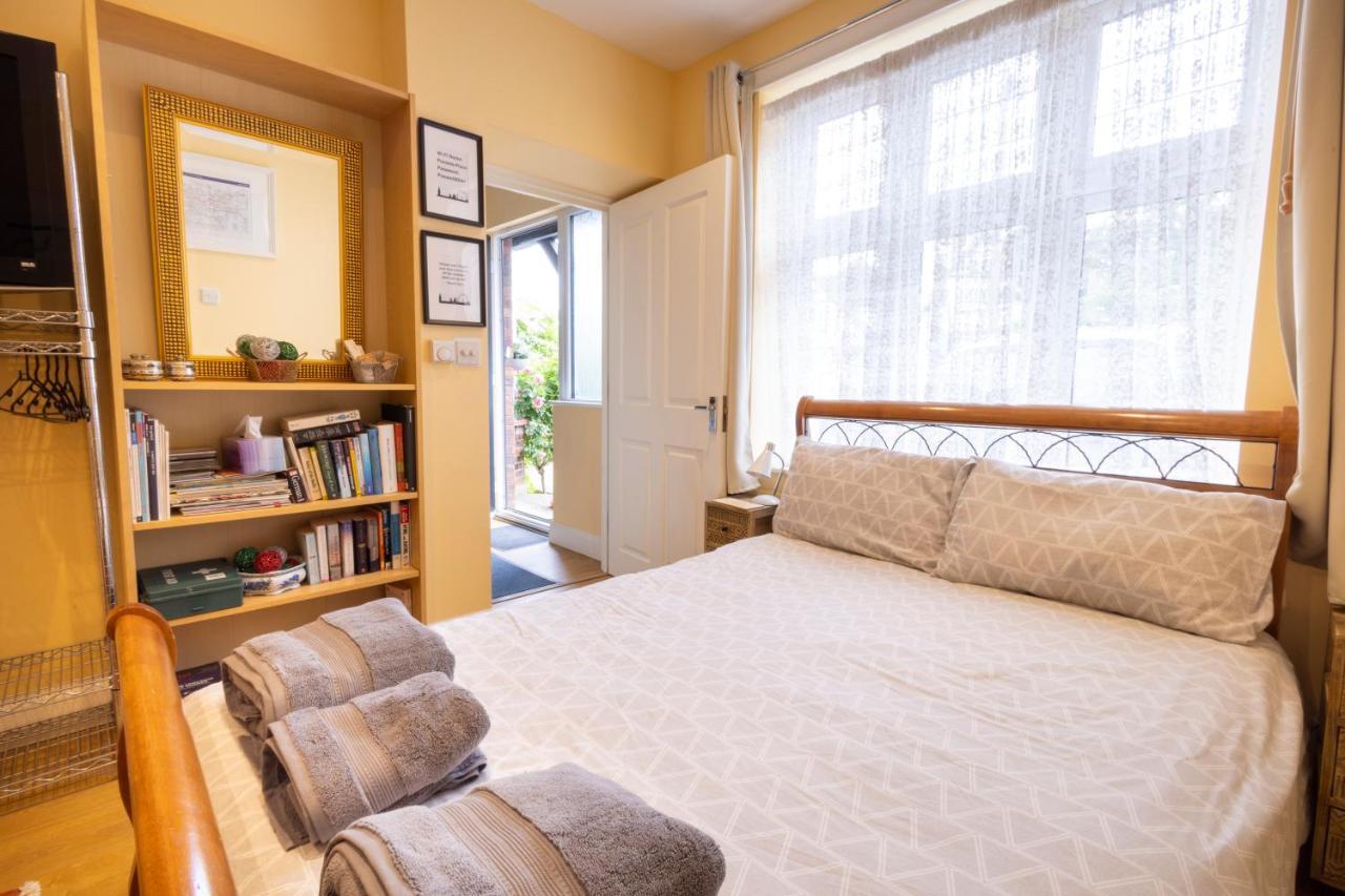 London Vegetarian Smoke & Pet Free En-Suite With Ev Parking Эджвар Экстерьер фото