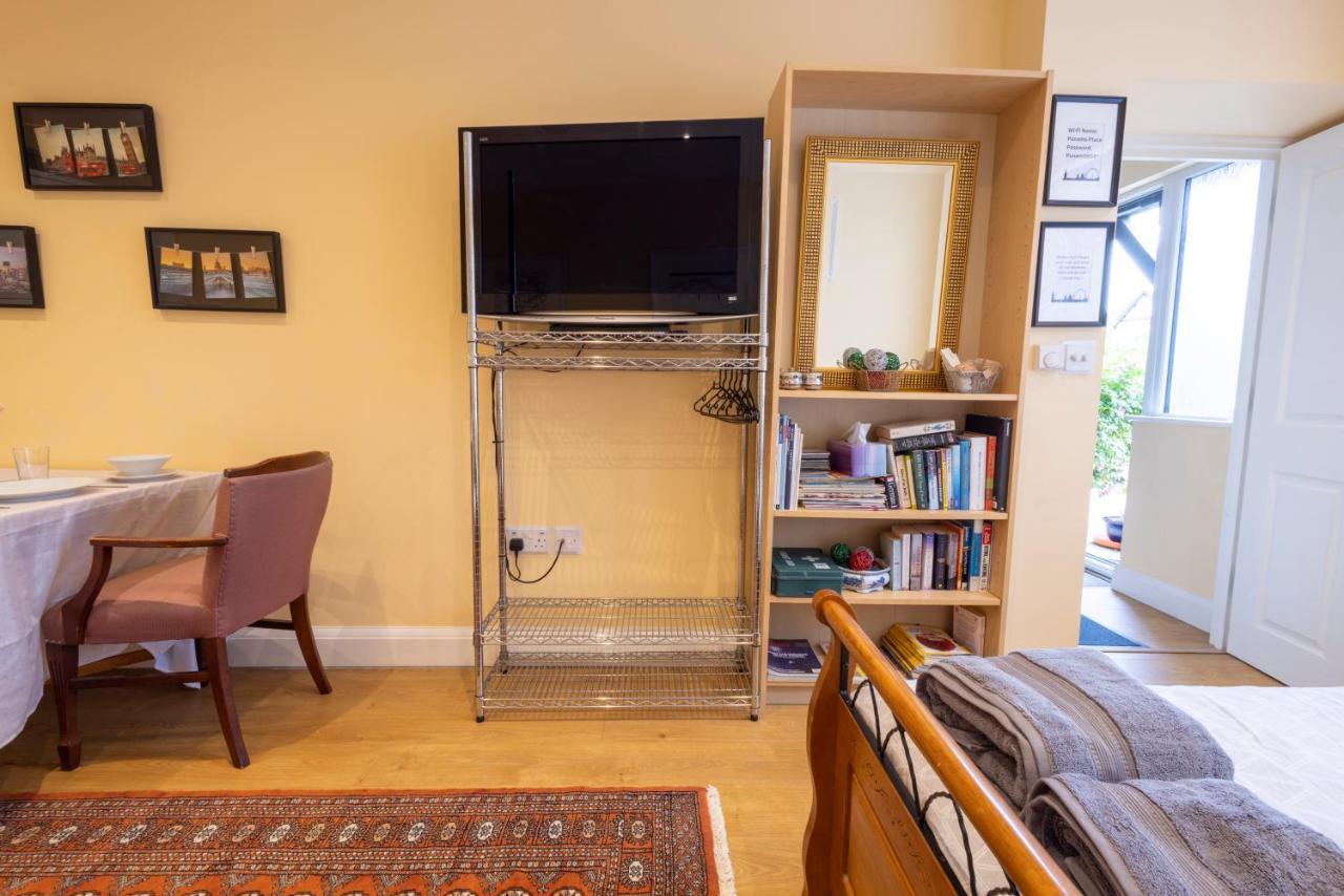 London Vegetarian Smoke & Pet Free En-Suite With Ev Parking Эджвар Экстерьер фото
