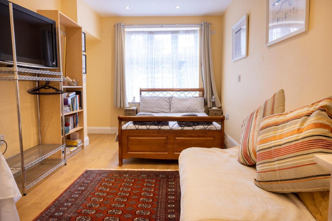 London Vegetarian Smoke & Pet Free En-Suite With Ev Parking Эджвар Экстерьер фото