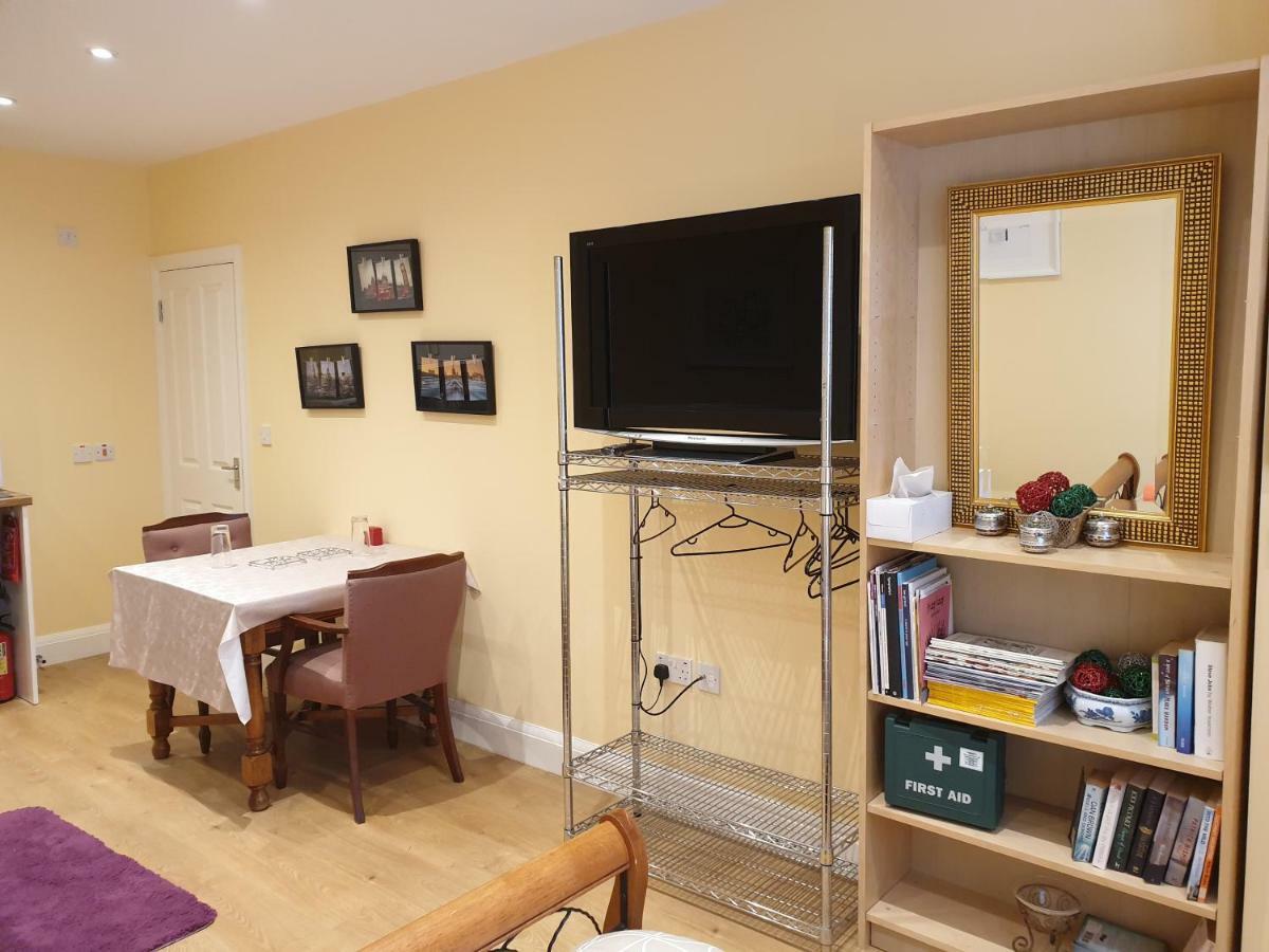 London Vegetarian Smoke & Pet Free En-Suite With Ev Parking Эджвар Экстерьер фото